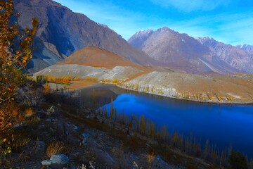 Autumn view of dazzling blue Phander Lake at the meanders of Gilgit River near Phander village (Ghizer District, Gilgit-Baltistan, Pakistan)