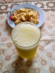 glass of beer with lemon
