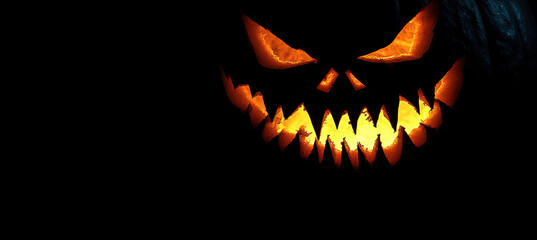 Naklejka premium Halloween pumpkin with spooky glowing face