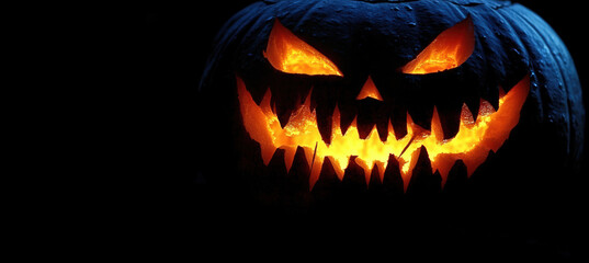 Naklejka premium Fanged jack-o'-lantern isolated in the dark.