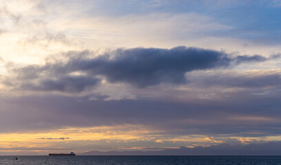 Fototapeta premium Serene Sunrise Over Vancouver Island Ocean Horizon