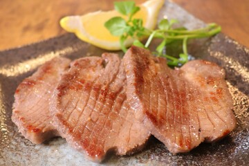 塩だれ漬け込み厚切り牛タン