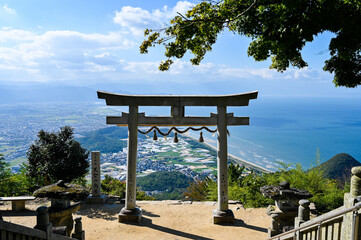 四国香川県の天空の鳥居