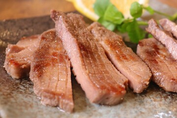 塩だれ漬け込み厚切り牛タン