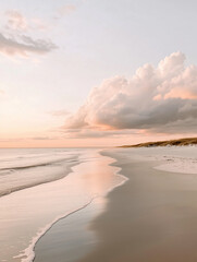 Obraz premium Tranquil Beach Sunset with Soft Reflections 