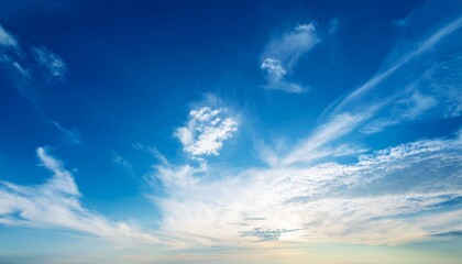 Fototapeta premium 青空に薄い雲が浮かぶ晴れた空の背景で、清々しく晴れやかな印象を作り出すデザイン。