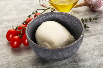 Round Mozzarella young cheese ball