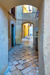 Obraz premium Narrow Alley in Bari Vecchia