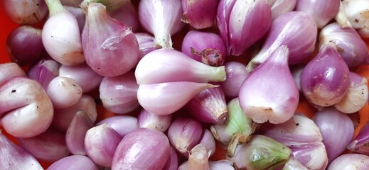 Peeled of fresh red onions Sumenep or bawang merah Sumenep background Indonesia. Ready to cooked