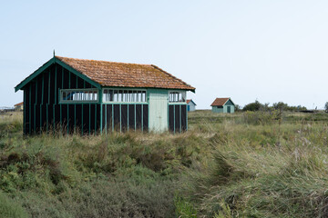 Cabanes du site ostréicole de Fort-Royer à Saint-Pierre-d'Oléron sur l'ile d'Oléron en France