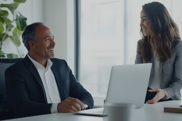 Obraz premium Business Colleagues Collaborate Using Laptop Computer