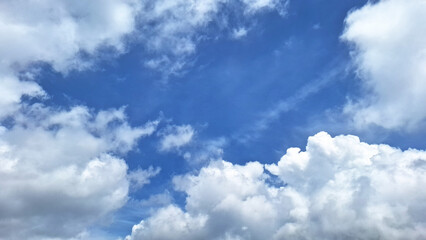 Obraz premium The beauty of a bright blue sky with white clouds that have a soothing effect. This beautiful color combination with blue sky background.