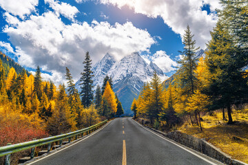 Siguniangshan in autumn, Sichuan in China.