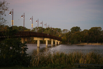 Obraz premium Bridge at Whiterock Lake