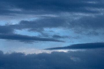 Obraz premium Rain clouds in the sky on a rainy November evening