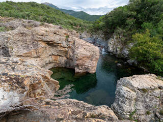 Natürliche Felsauswaschung am Fango Fluss, Badestelle