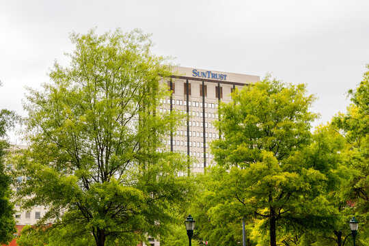CHATTANOOGA, TN, USA-8 MAY 2021: Skyline view of the Suntrust building, set behind green trees in spring.