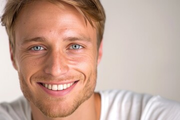 Obraz premium A detailed view of a person holding a toothbrush, ideal for dental or hygiene related illustrations