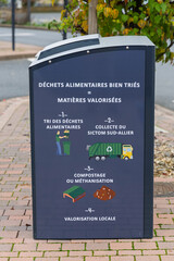 Photo d'un bac de compostage public mise en place pour la gestion des déchets organique des...