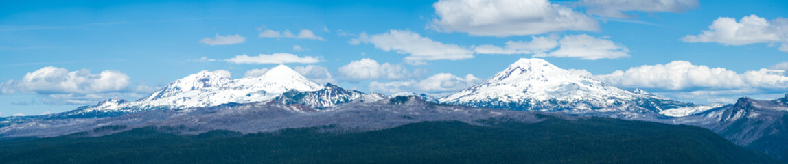 Fototapeta premium Panoramic View of the Three Sisters in the Oregon Cascades.