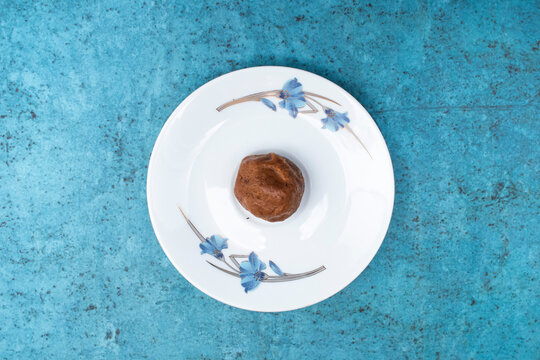Roshun bhorta or garlic vorta served in plate isolated on sky background top view of bangladeshi food