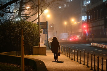 Taunusanlage in Frankfurt, nachts