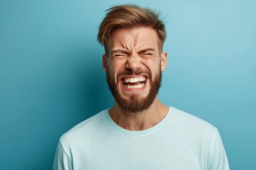 Obraz premium Joyful Laughter: A Portrait of Happiness Against a Blue Background