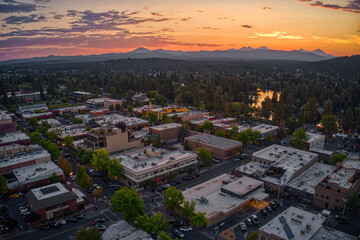Obraz premium Aerial View of Bend, Oregon at Sunset during Summer