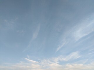 青空に浮かぶ白い雲