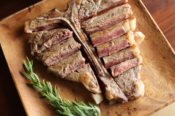 美味しそうなTボーンステーキ