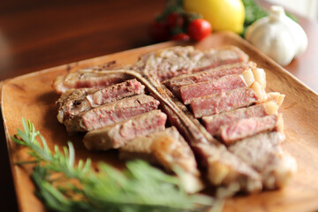 美味しそうなTボーンステーキ