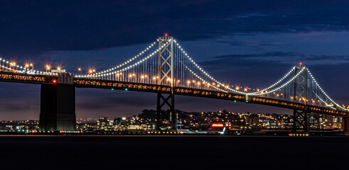 Obraz premium San Francisco Bay Bridge lights up the night