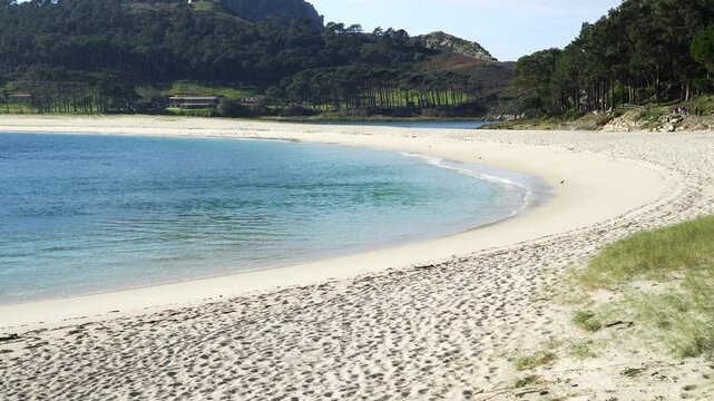 Static shot of the beautiful and paradisiacal Rodas beach without people in the C&iacute;es islands