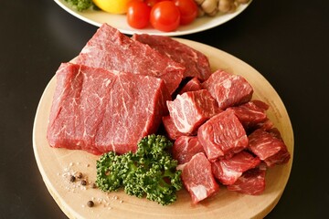牛赤身肉ステーキ＆サイコロステーキ