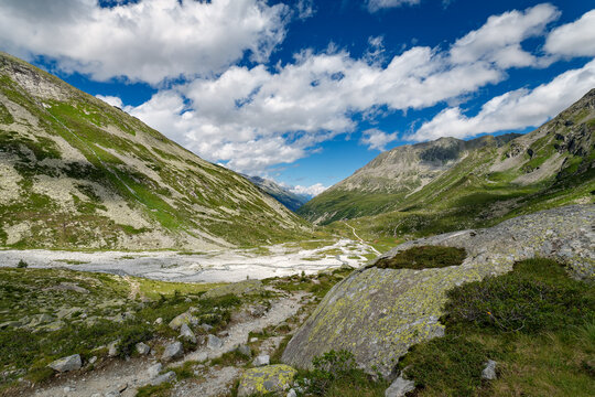 Grandiose Fels- und Ger&ouml;lllandschaft am Aufstieg zum "Pfitscher Joch" oberhalb der "Lavitzalm"