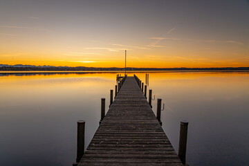 Fototapeta premium Sonnenuntergang in Sankt Heinrich - Münsing am Starnberger See