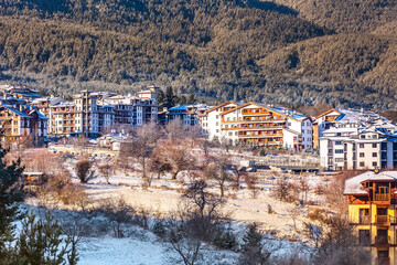 Obraz premium Houses and snow mountains in Bansko, Bulgaria