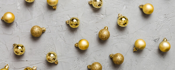 Christmas composition. a pattern of christmas balls on colored background. Flat lay, top view New year decor
