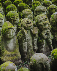 Fototapeta premium Sacred carved heads at a Kyoto shrine, showcasing traditional Japanese craftsmanship and spiritual significance.
