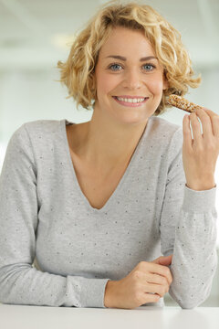 woman eats a grain cereal bar