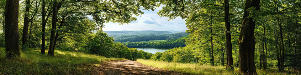 Obraz premium A vibrant blue lake bordered by lush trees and verdant grass, inviting relaxation.