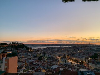 Vue panoramique de Lisbonne le soir