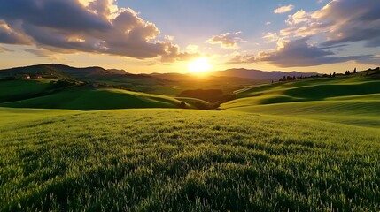 Obraz premium Idyllic Countryside Landscape at Golden Sunset with Rolling Green Hills and Scattered Clouds