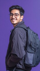 Obraz premium generate a modern young man nerd who works in the marketing area in the center smiling,straight hair black, side pose, generative ai