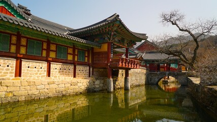 Obraz premium Buddhist temple building next to the stream: Songgwangsa Temple, Suncheon