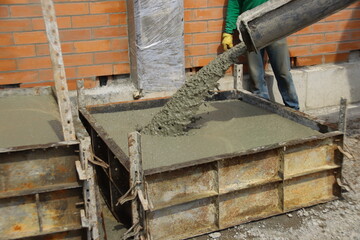 construction of concrete reinforced with steel, and masonry walls, bricks