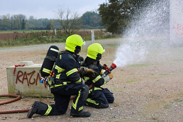 Pompiers France binôme à la lance 