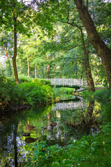 Obraz premium Elegant white wooden bridge on a park in Sopot - Poland