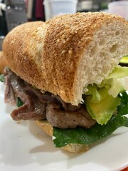 Pepito de Arrachera con lechuga y aguacate