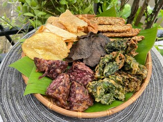 Fried vegetable with baked tempeh and wild yam and black dried pork